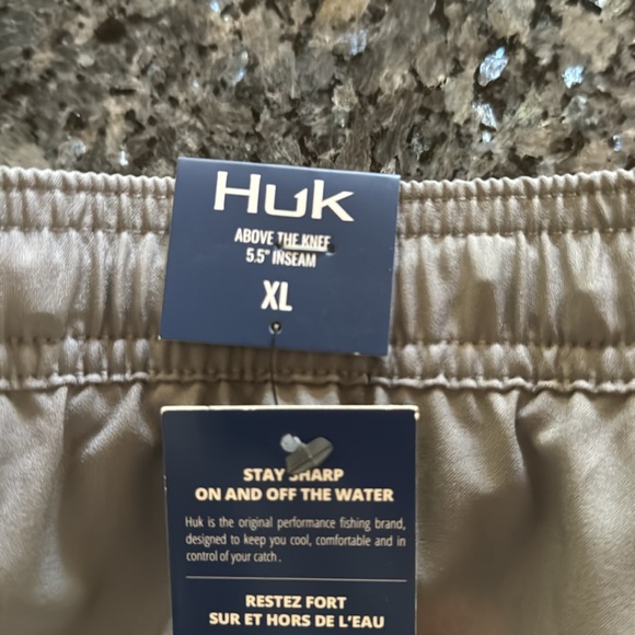 XL HUK 5.5” inseam 4 pocket “Pursuit Volley” men’s shorts mesh lined NWT - Picture 3 of 6